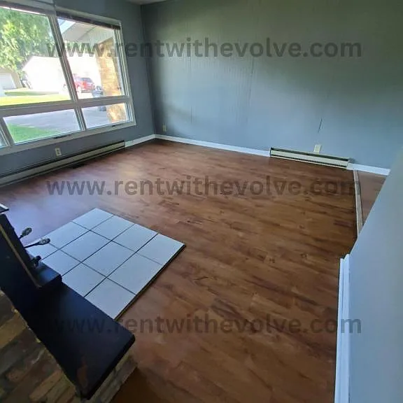 211 W Walnut St — Photo 7