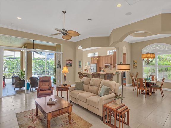 5th image of 1294 W Island Club Sq