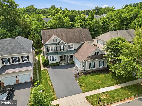 3rd image of 44121 Riverpoint Dr