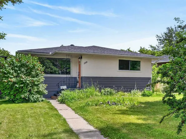 136 W Hendon Dr NW, Calgary, AB T2K 1Z1