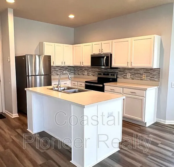 11404 Misty Isle Ln — Photo 10