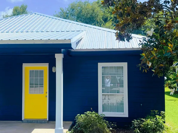 327 Ruella Ave, Bay Saint Louis, MS 39520