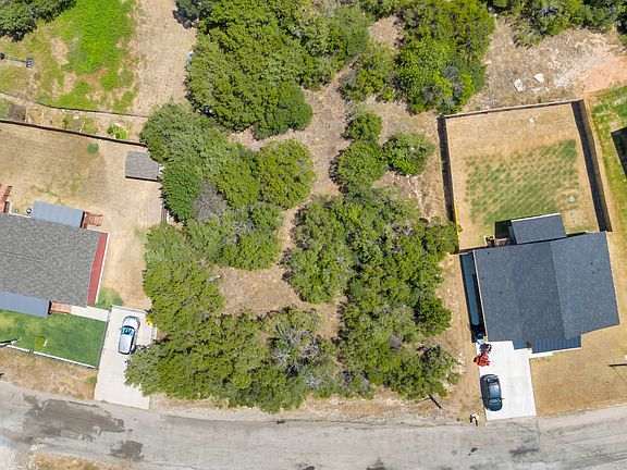 2nd image of 2513 Creekview Dr