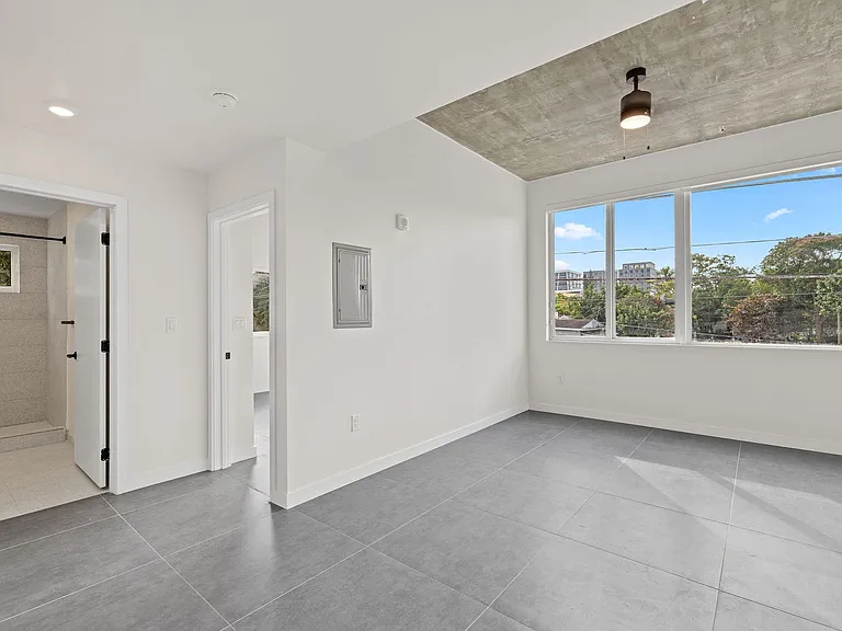 315 NW 32nd St — Photo 51