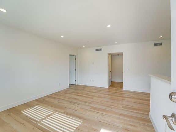 2nd image of 850 G Ave #G