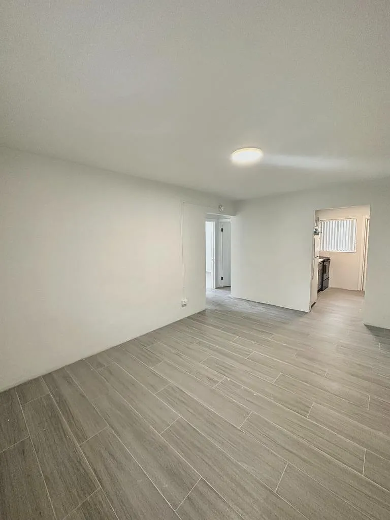 701 NW 15th Terrace - 1 — Photo 3