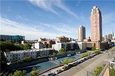 Sold by Nancy Packes Inc.