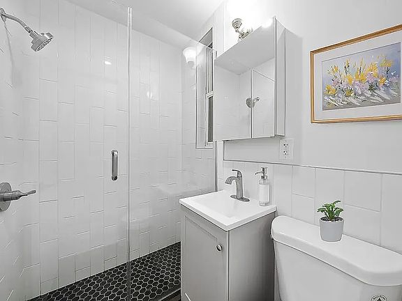 5th image of 501 1/2 E 83rd St #5R