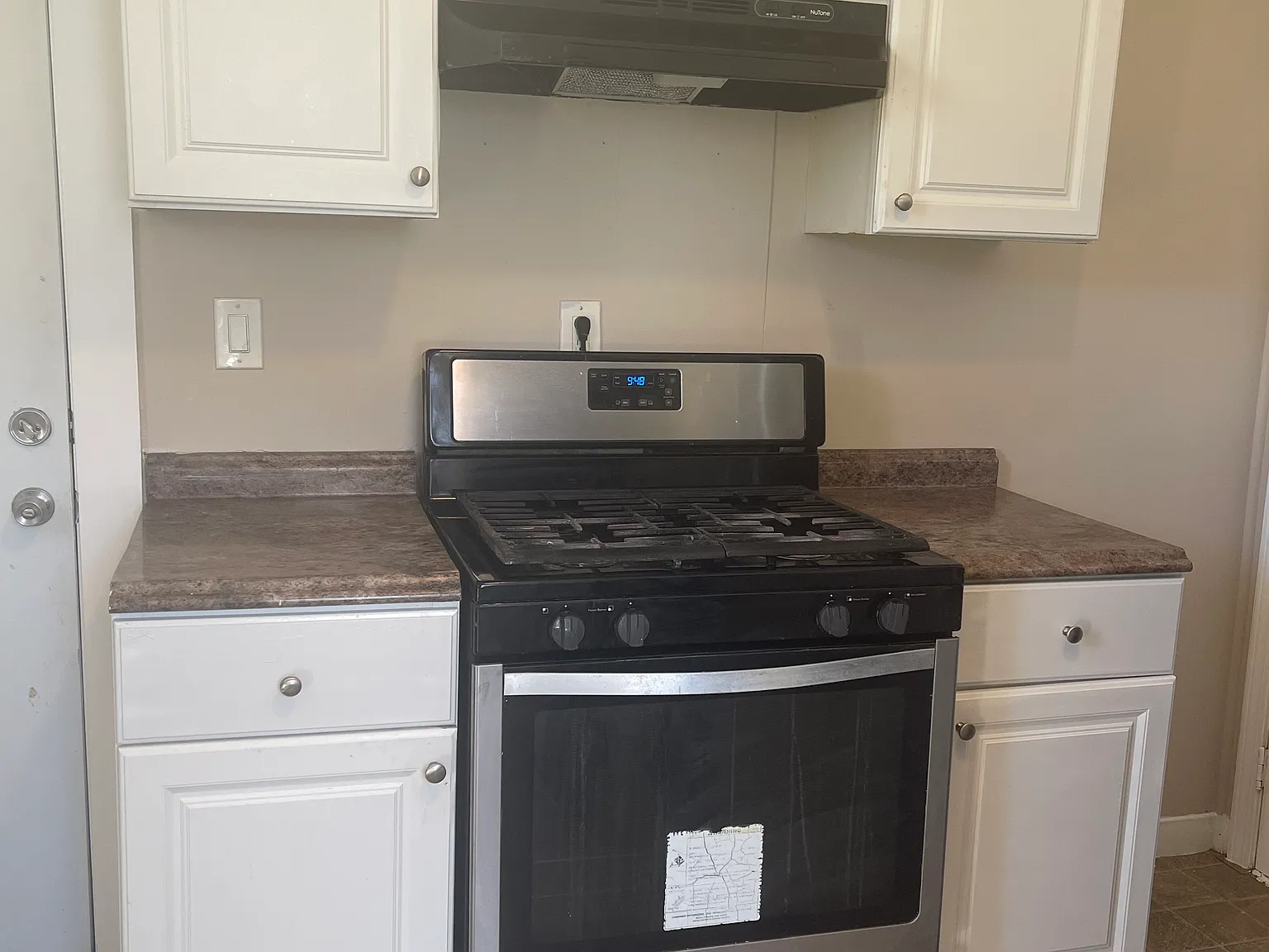 4 bed, $3,200 — Photo 1