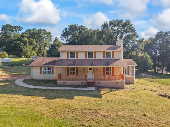 323 Lake Forest Cir, Anderson, SC 29625