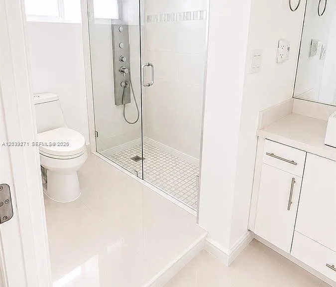 6039 Collins Ave #401 — Photo 11