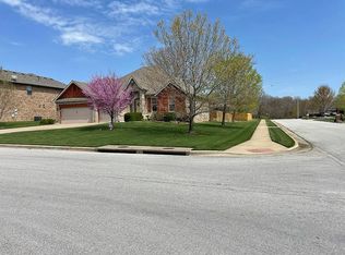 5824 S Eldon Dr, Battlefield, MO 65619