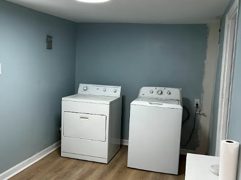1638 Sanderson Ave — Photo 40