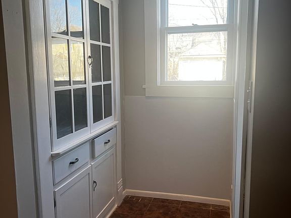 5th image of 141 S Hickory St