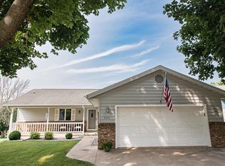 305 Regent Dr, La Crescent, MN 55947