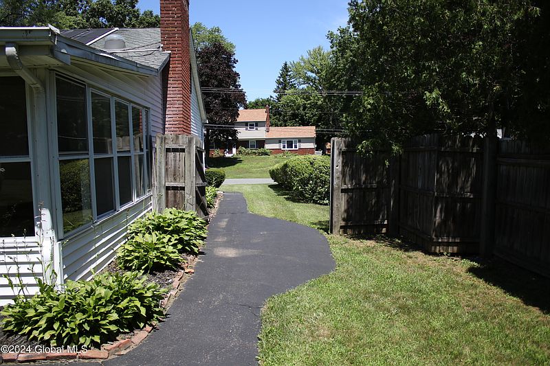 4th image of 11 Eldorado Drive