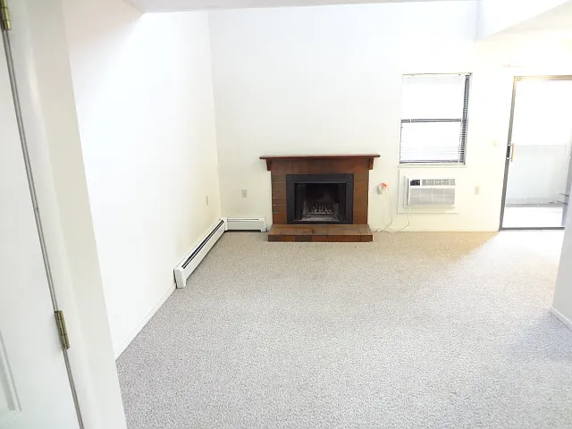 512 E Monroe Dr #D425 — Photo 2