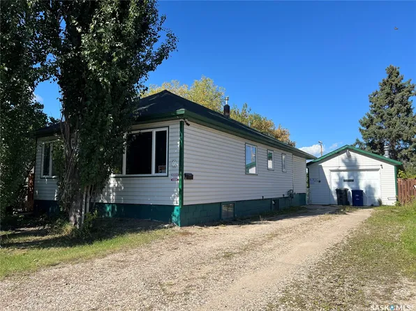 515 3rd Avenue W, Meadow Lake, SK S9X 1B2