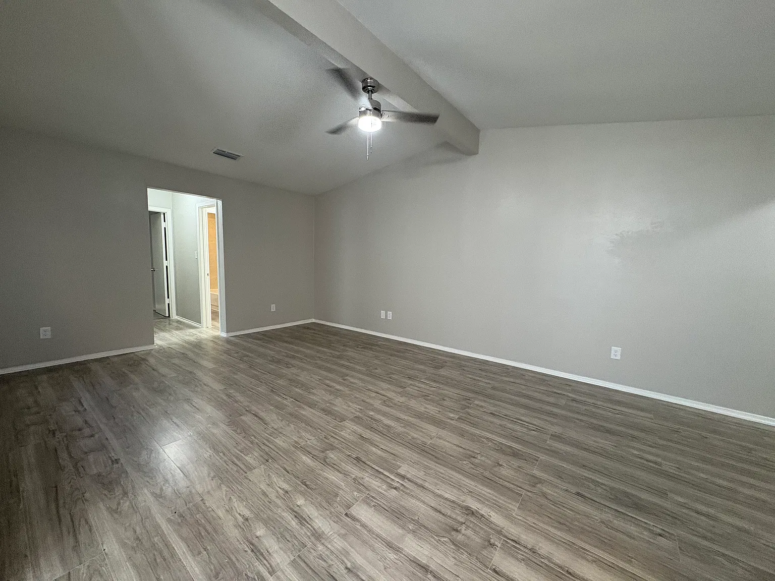 2 bed, 1029 sqft, $1,450 — Photo 4