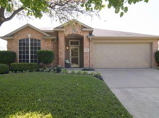 8200 Ross Lake Dr, Fort Worth, TX 76137