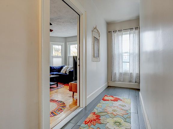 Hallway to entrance of apartment