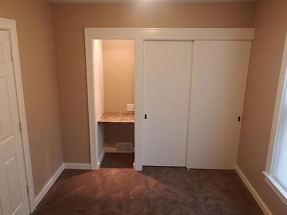2nd Bedroom - Small Desk, Single Closet