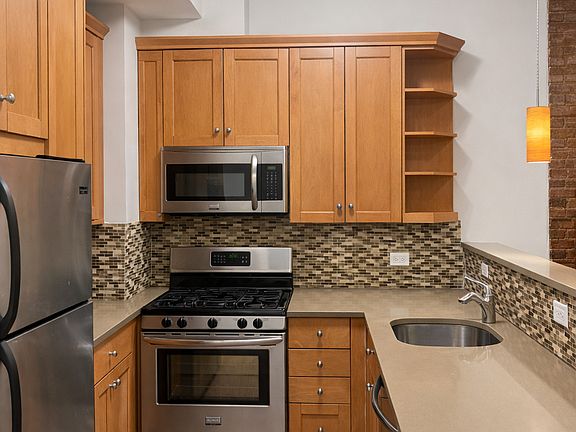 3rd image of 11 W 74th St APT 4