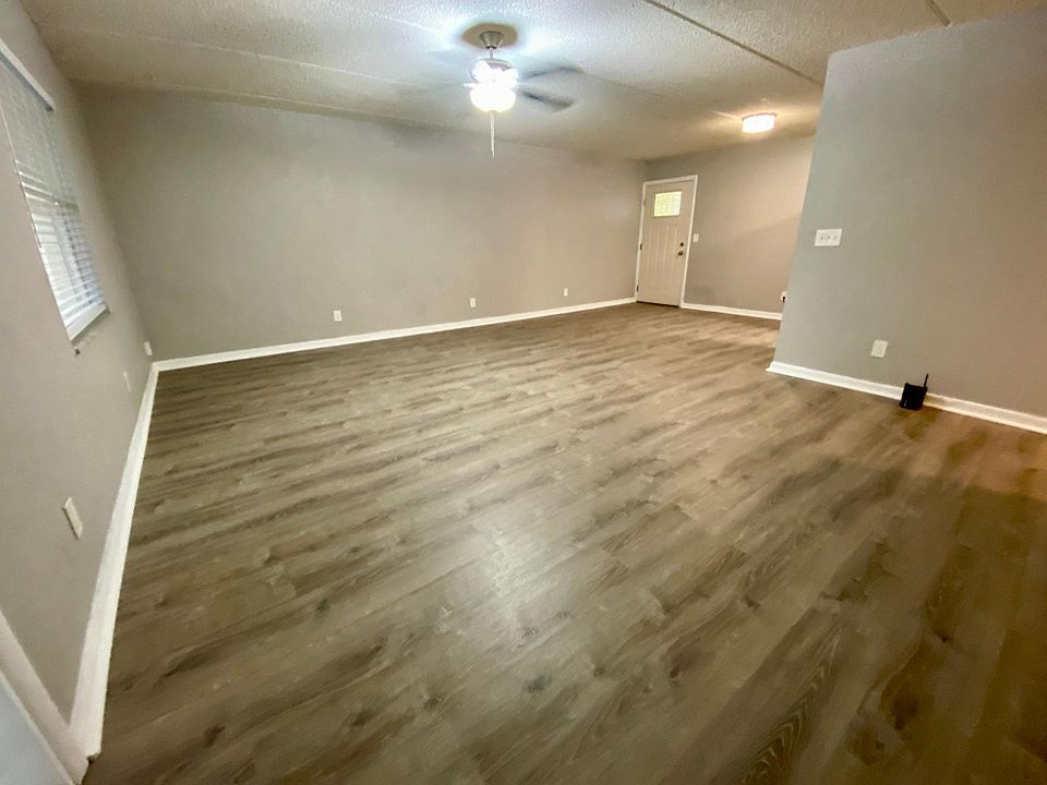 FAMILY, DINNING ROOM & FRONT DOOR