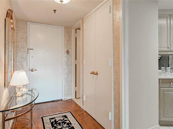 2nd image of 100 Hilton Ave