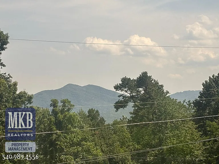 811 Montvue Rd — Photo 3