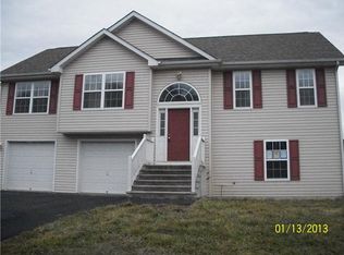 219 Acoustic Dr, Martinsburg, WV 25404