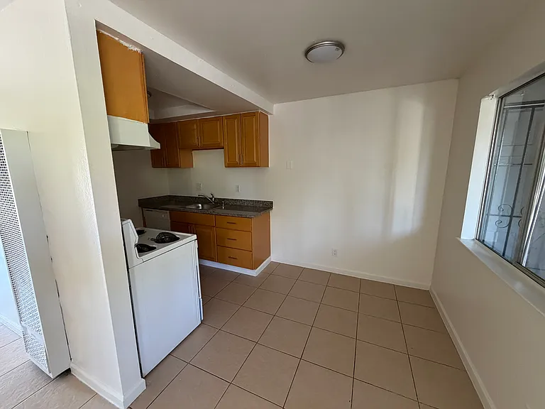 927 Fitzuren Rd #1 — Photo 5