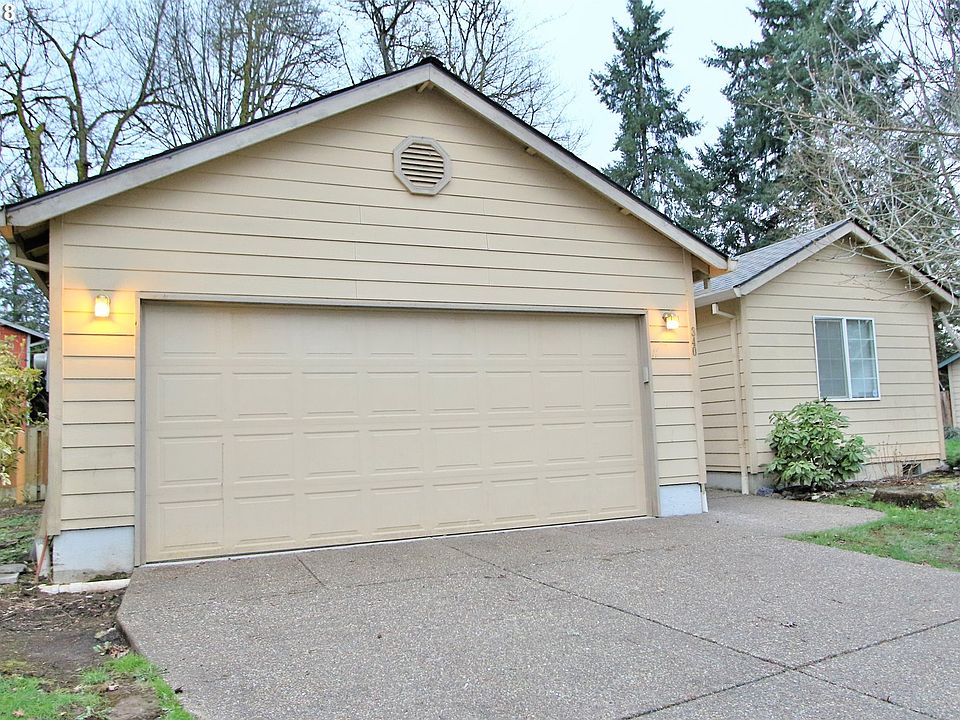 1st image of 340 NW Sadie Ct