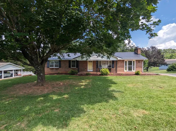 61 Sunset Dr, Rocky Mount, VA 24151