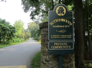 48 Andrew Comstock Rd, Warwick, RI 02886