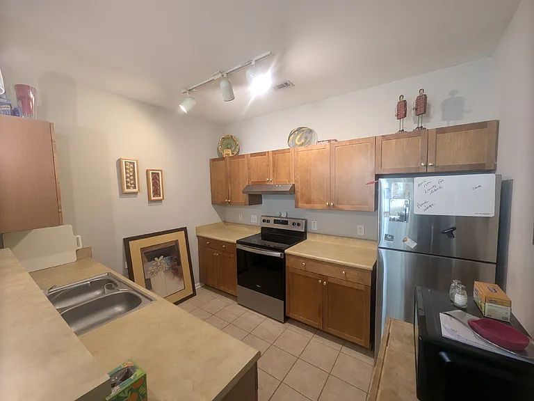 400 Bucksley Ln #104 — Photo 6
