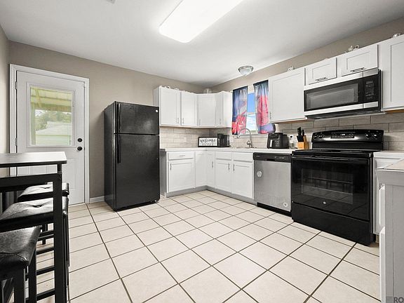 3rd image of 23522 Country Manor Ave