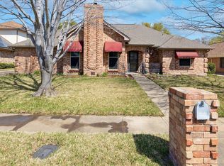 524 Highland Park Dr, Hurst, TX 76054