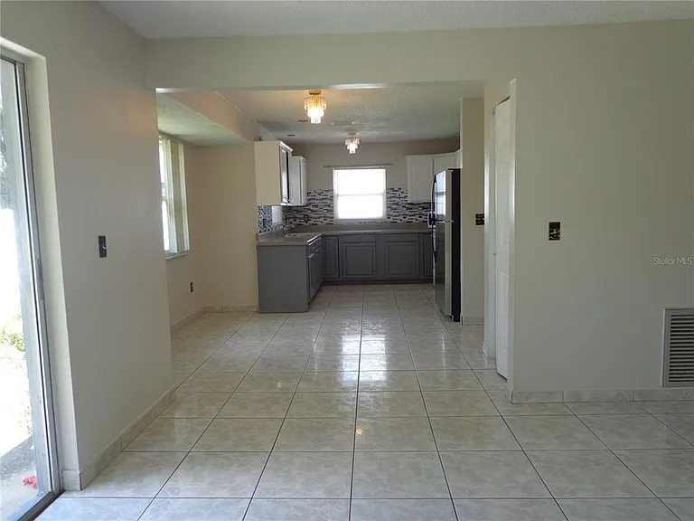 721 Regent Cir S — Photo 6