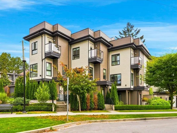 226 E 8th St, North Vancouver, BC V7L 1Z1