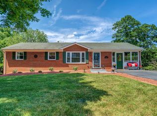 410 Aragona Dr, Vinton, VA 24179