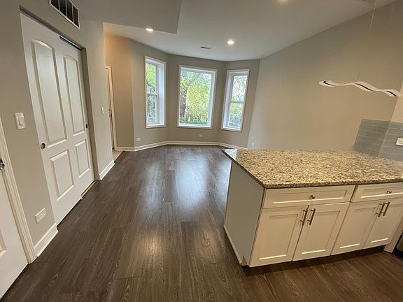 3rd image of 1922 N Keystone Ave #1