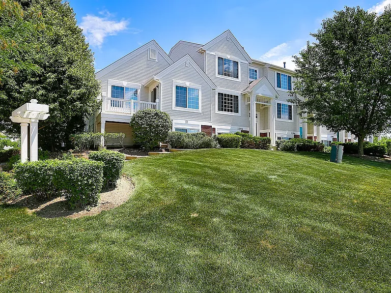 2392 Oakfield Ct — Photo 14