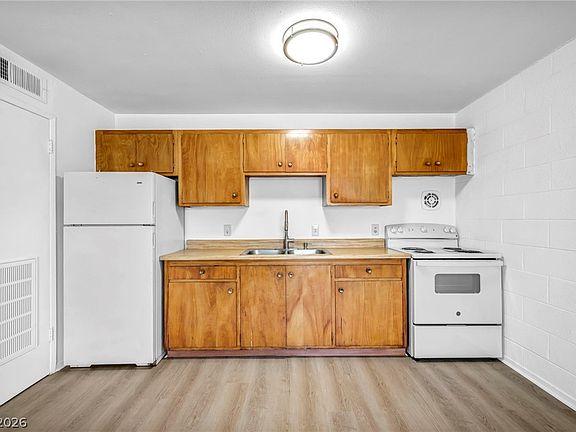 4th image of 3720 Royal Crest St APT 6