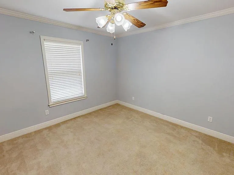 808 Dixie Dr — Photo 16