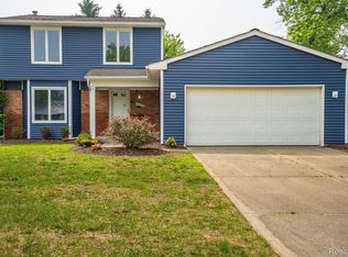 1210 Meadowview Dr, Waterford, MI