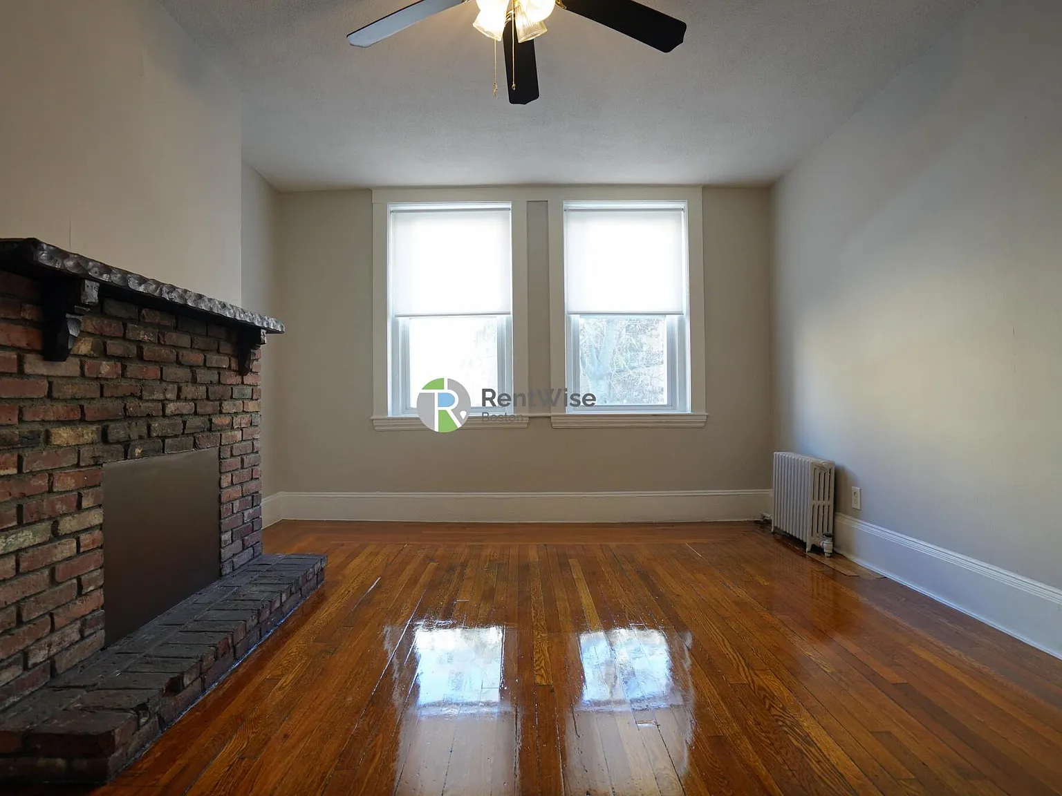 146 Chiswick Rd — Photo 2
