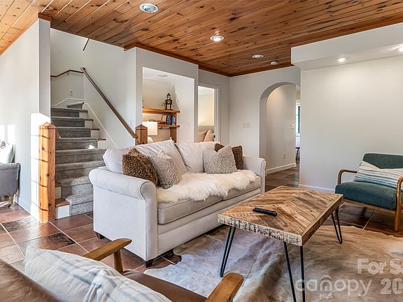 33rd image of 10 Dogwood Hills Ln #12