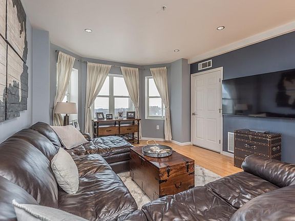 4th image of 1 Cityview Ln Unit 602