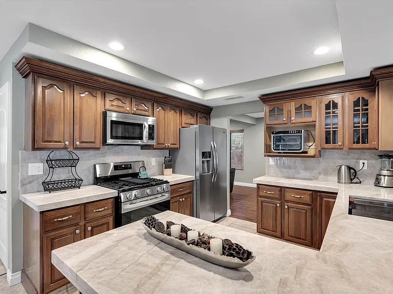 2929 Pleasant Lake Dr — Photo 8